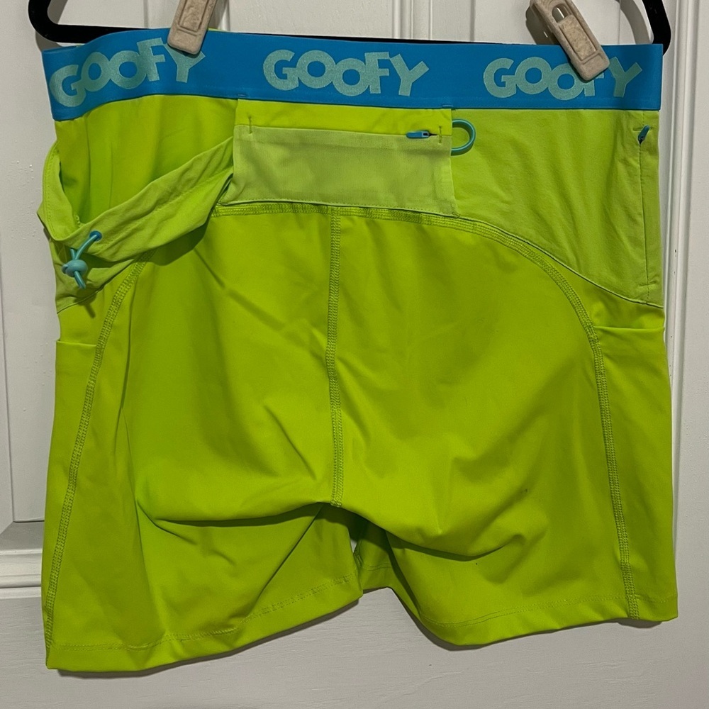 Outdoor Voices DISNEY Neon Green Blue GOOFY SNACKS Shorts Size XXL Never Worn!